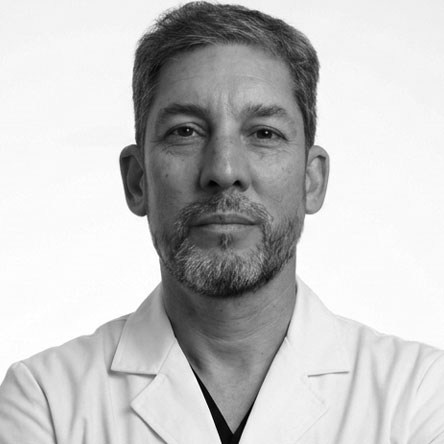 Dr. Valentín Manriquez